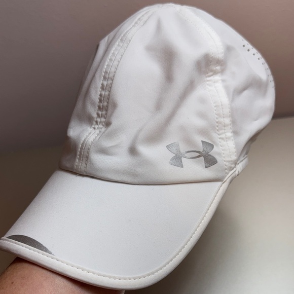 Under Armour Light Gray Athletic Cap - Picture 1 of 3